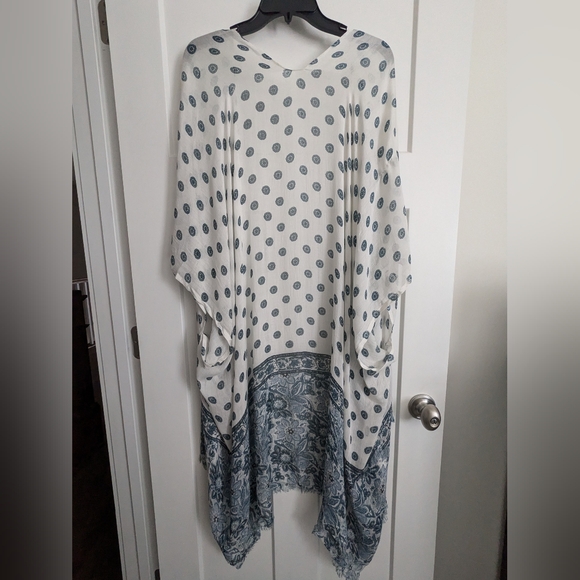 Ladies Beautiful Blue And Cream Kimino Size OS - Picture 2 of 4